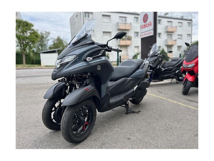 YAMAHA TRICITY 300